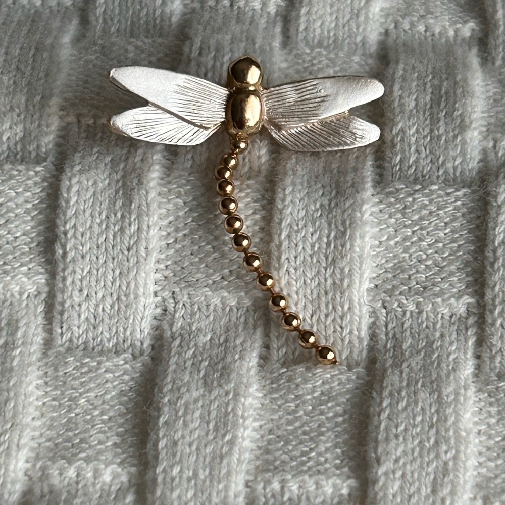 Avon Gold and Silver Dragonfly Movable Tail Pin  (4)